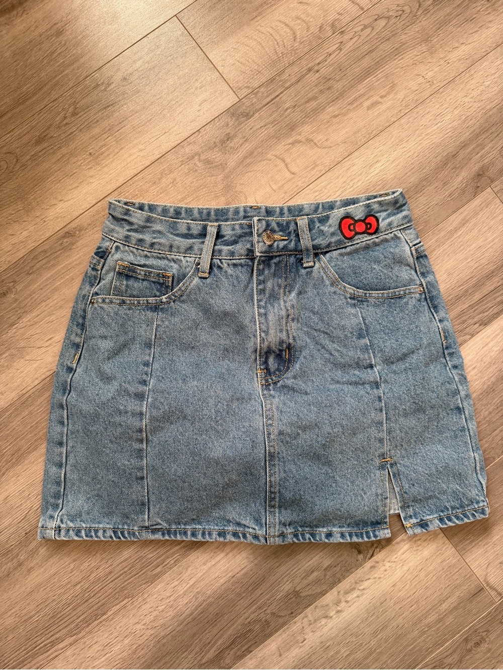 Shein x Hello Kitty Denim Mini Skirt (XS-S, 33 cm waist)